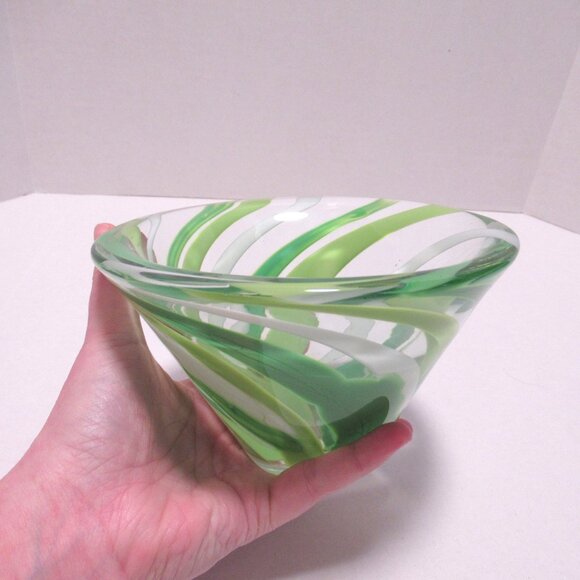 Green swirled bowl/vase - Picture 7 of 15